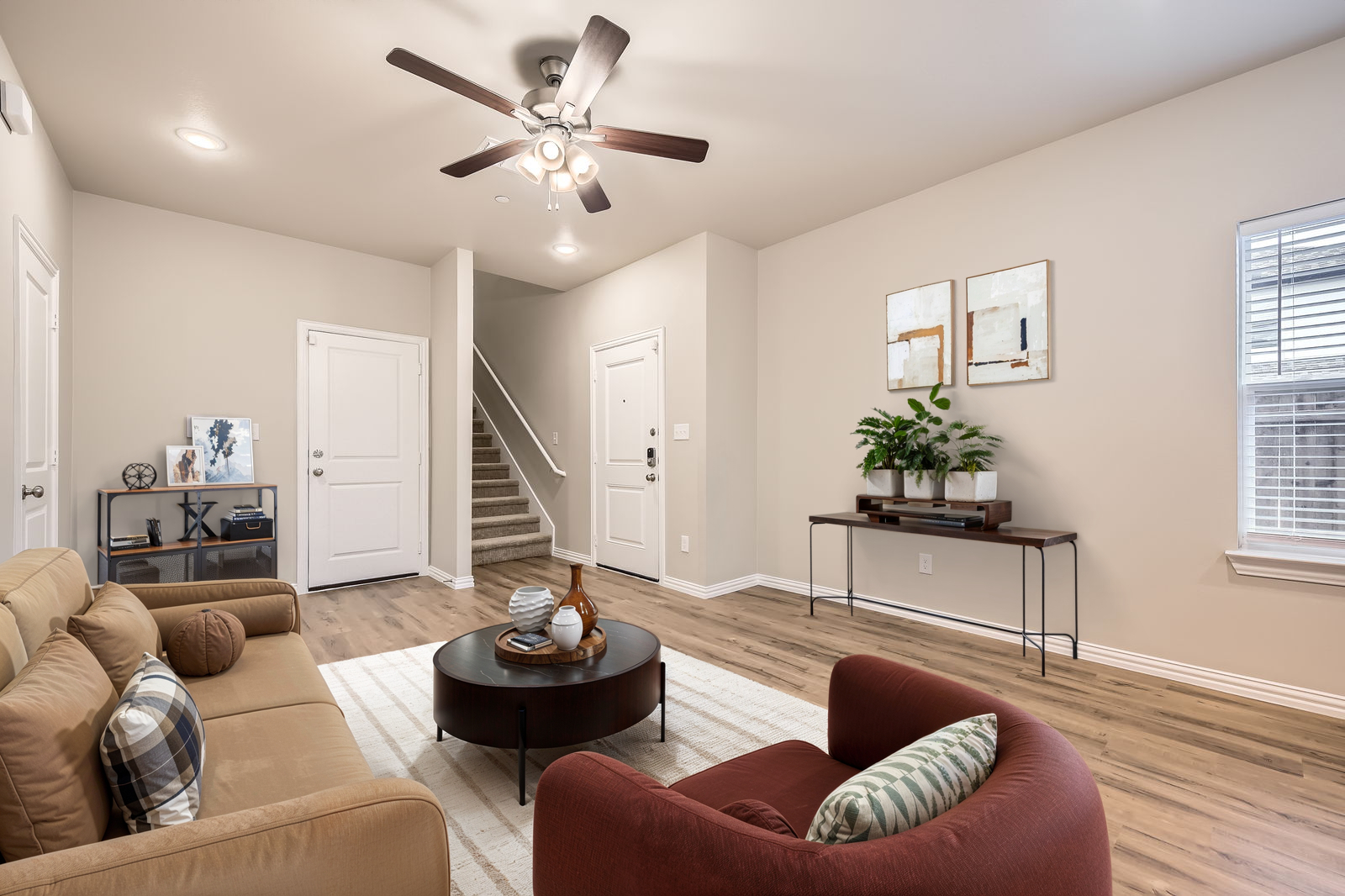 Magnolia_Townhomes_-_Cypress_1020_E_Golden_Ln_-_Web_Quality_-_006_-_08_Living_Room_16-04-25_14_06