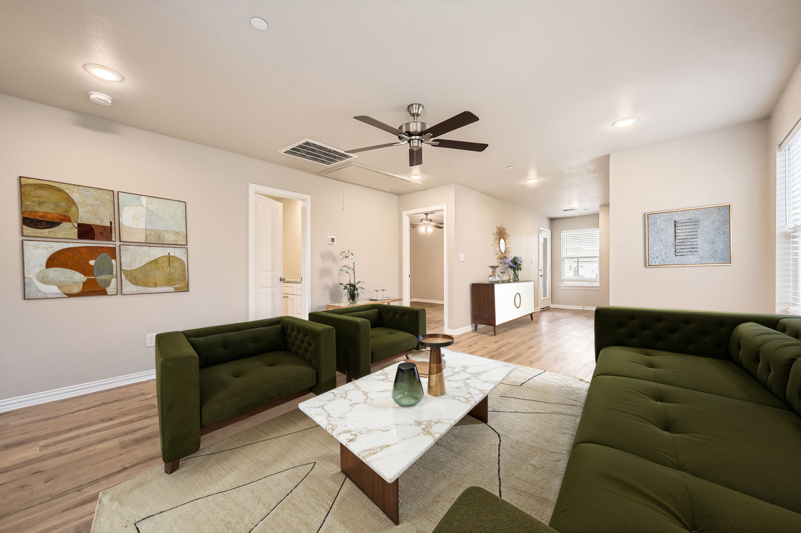 Magnolia_Townhomes_-_Cypress_1020_E_Golden_Ln_-_Web_Quality_-_023_-_28_2nd_Floor_Living_Room_16-04-25_14_44