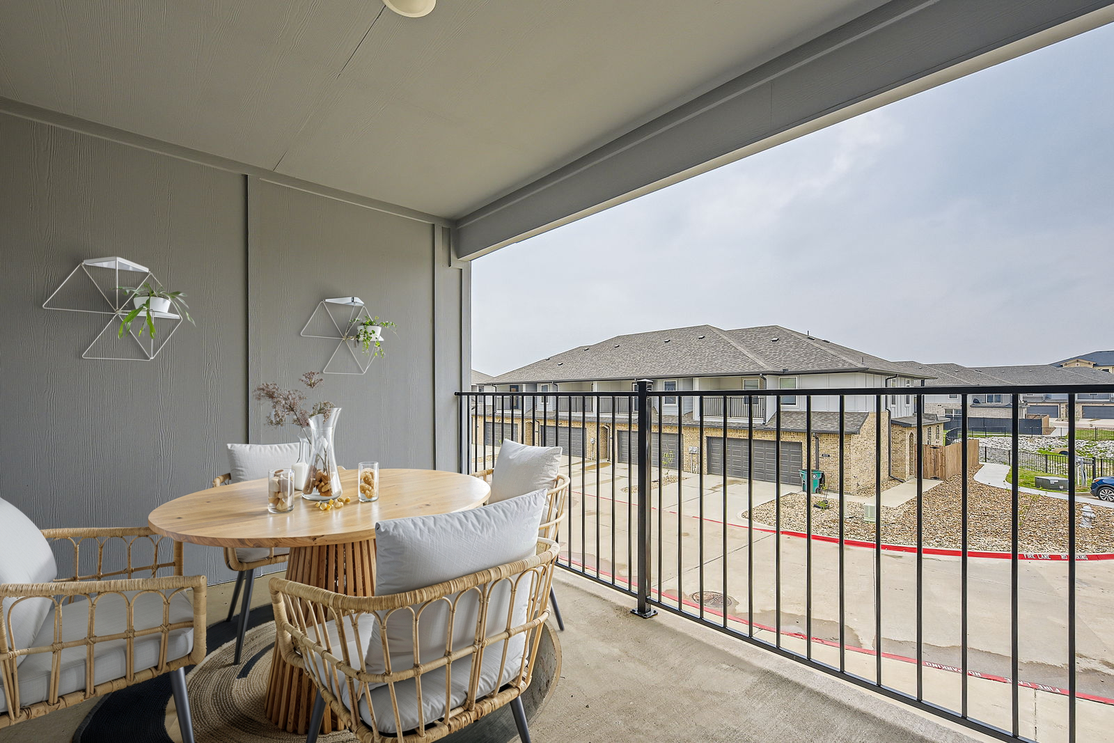 Magnolia_Townhomes_-_Cypress_1020_E_Golden_Ln_-_Web_Quality_-_025_-_31_Balcony_16-04-25_14_55